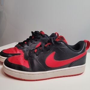 Nike Low Top Sneakers in Red and Black Size 6y